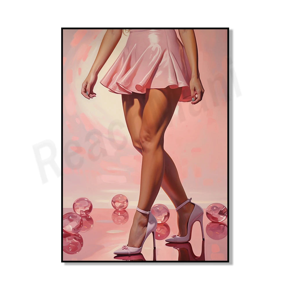 L'image montre les jambes d'une personne portant une robe rose et des talons hauts, avec des boules de verre roses en arrière-plan.