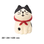 statuettes chats kawaii motifs japonais chapeaux bandoulières résine mignonne collectionnable