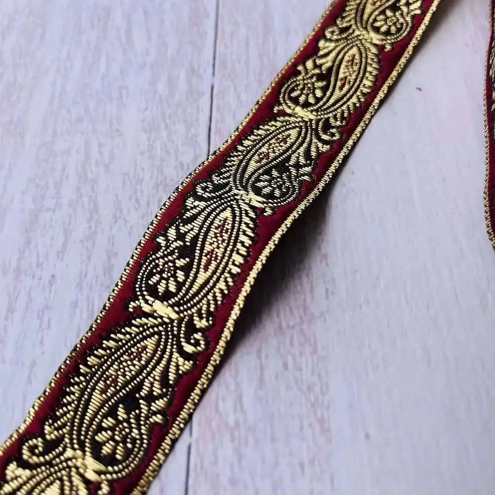 ruban tissé polyester coton largeur 4cm motif floral traditionnel ornamental couleur rouge foncé or