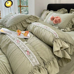 ensemble literie romantique broderies roses volants drap plat oreillers taies d'oreiller couleurs pastel vert