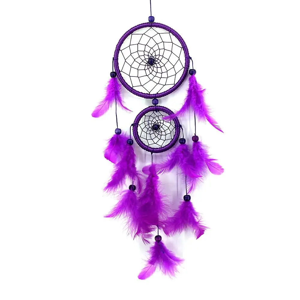 attrape rêves bohème suspendu plumes duvetées filets corde tressée bois blanc bleu violet rose