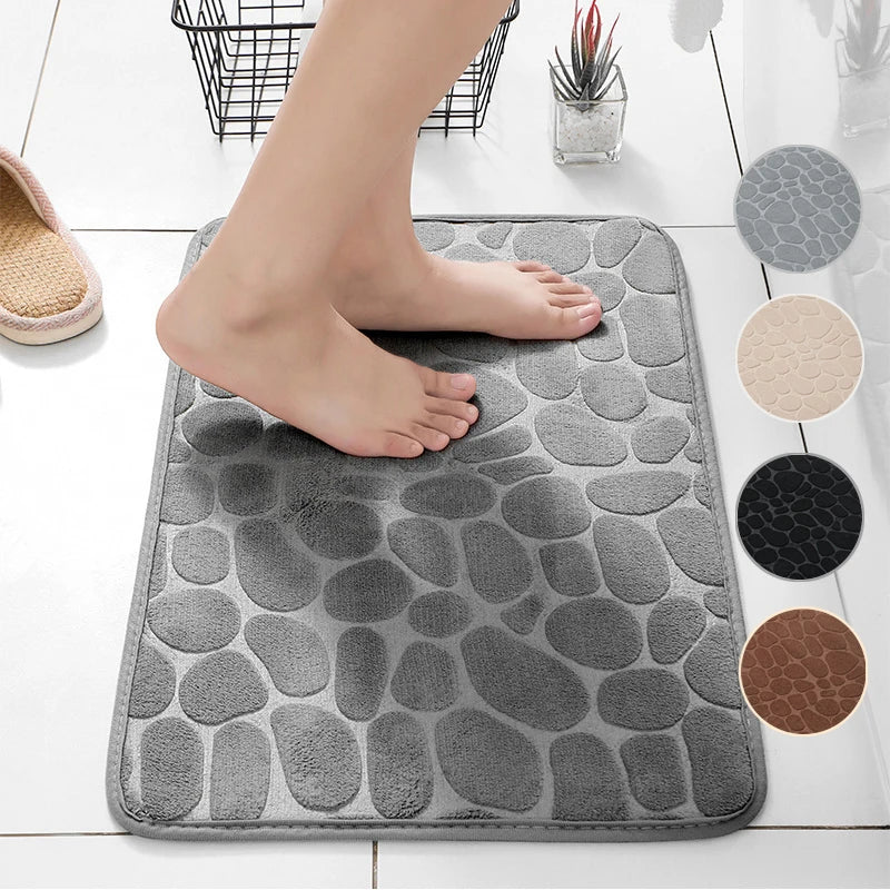 tapis sol salle bain antidérapant absorbant texture cailloux gris moderne bleu marine noir decoration