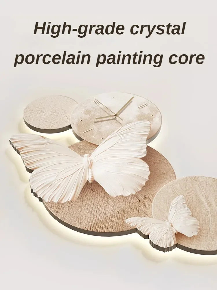 Horloge murale papillon grise vue de face