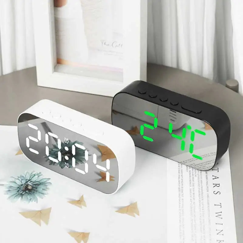 réveil numérique moderne miroir blanc noir vert alarme affichage heure température minimaliste