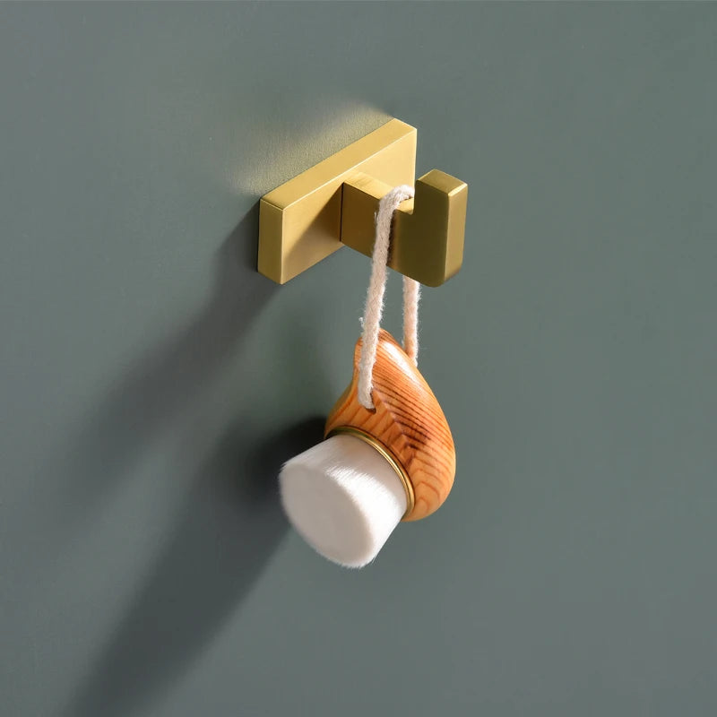 accessoires salle bain doré moderne porte savon gobelet brosse wc serviette lotion crème