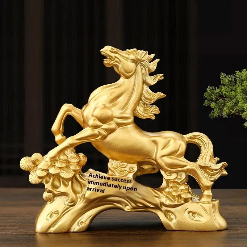 statue décorative cheval or détails texturés traditionnel asiatique feng shui maison