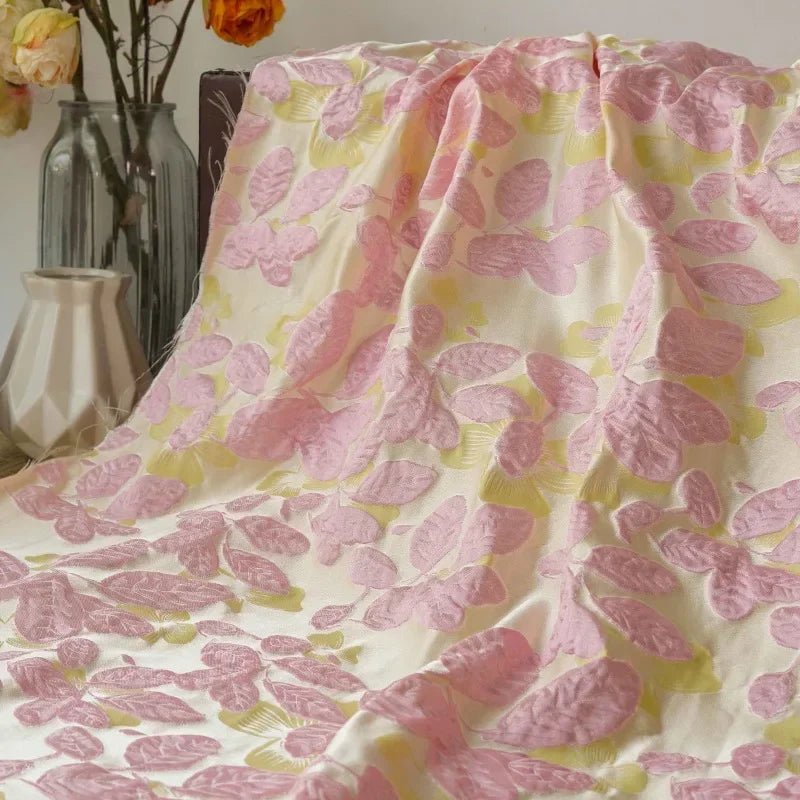 tissu polyester floral relief rose jaune semi transparent largeur 155cm respectueux environnement decoratif Jacquard
