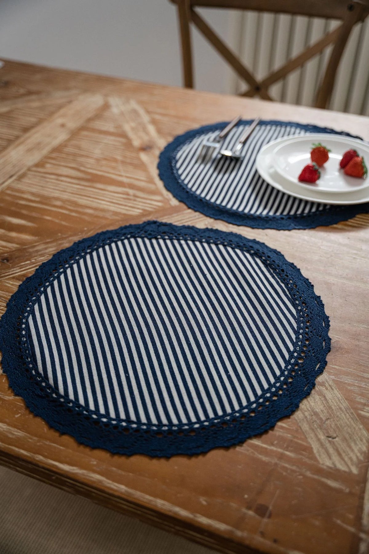 nappes table rayées dentelle rouge bleu marine blanc thème fêtes rustique traditionnel festive