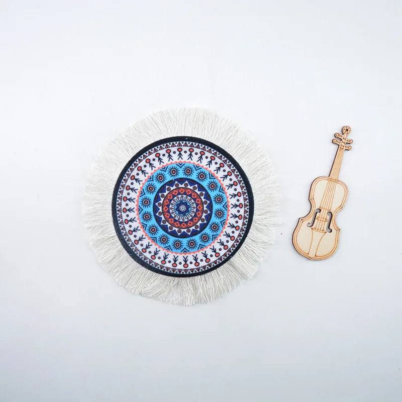 serviettes table multicolores mandala franges blanches ethnique boho chic violon miniature bois