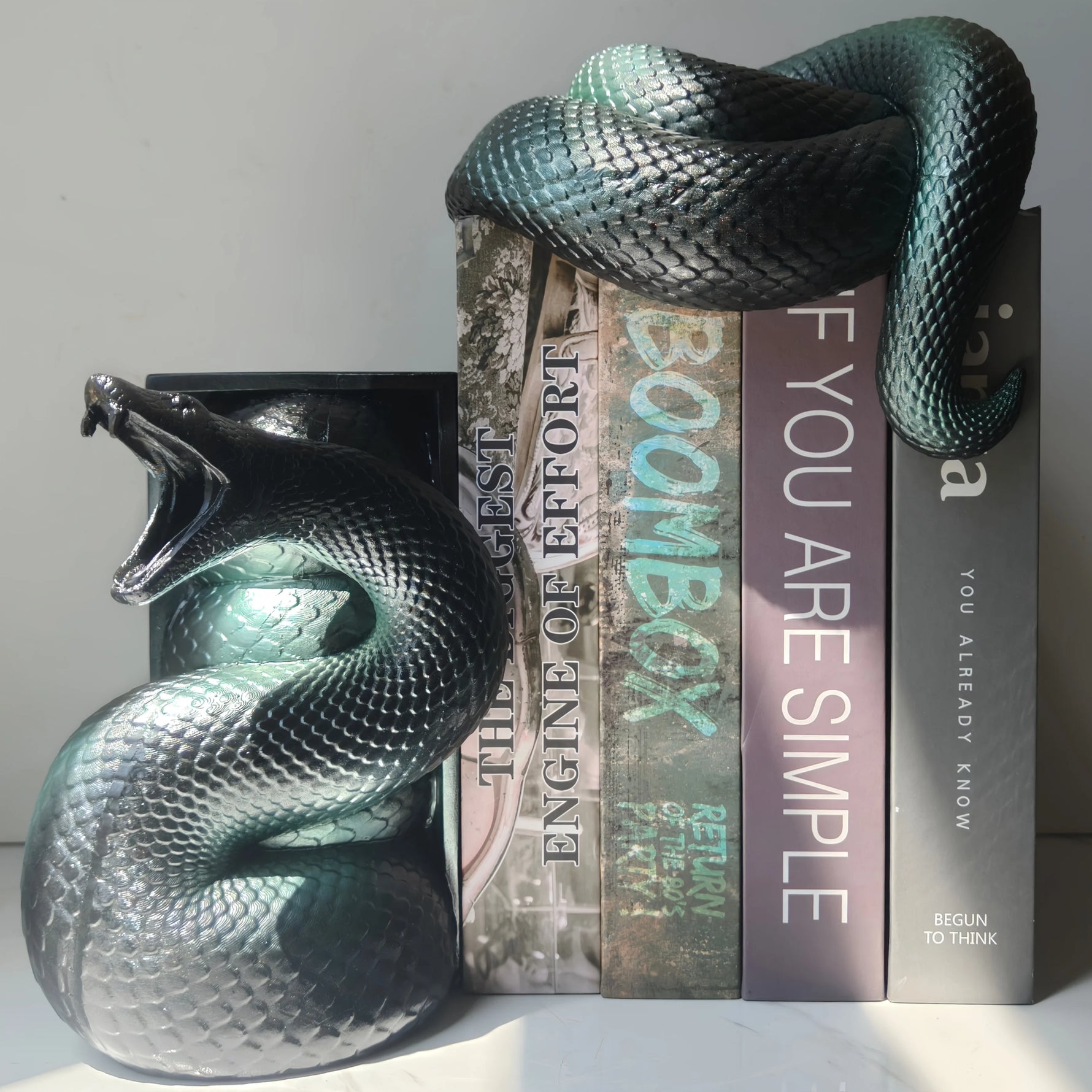 Ornement d'étagère serpent, fait main en résine