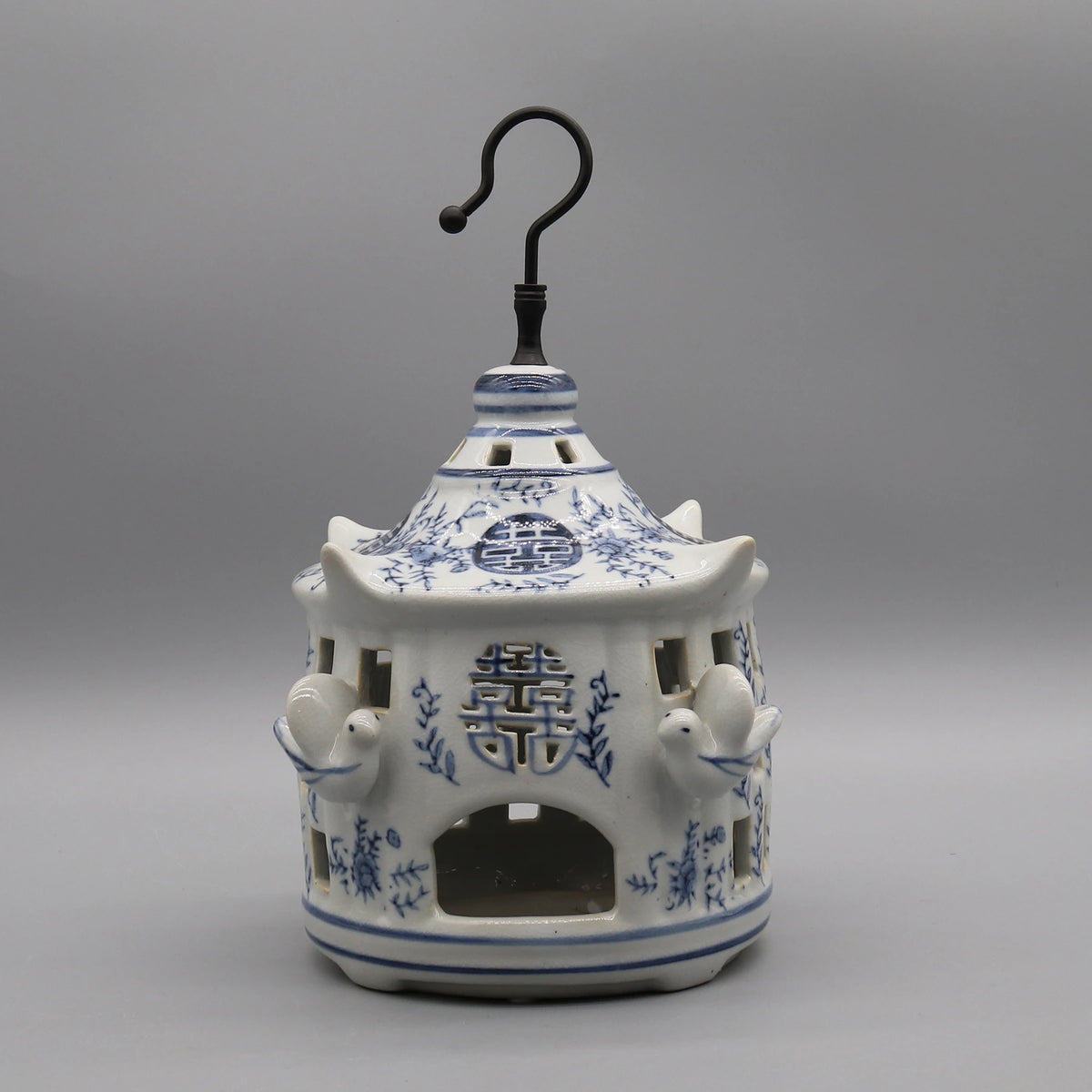 cage oiseaux céramique bleu jaune fleurs poissons symboles chinois artisanat traditionnel deco intérieure