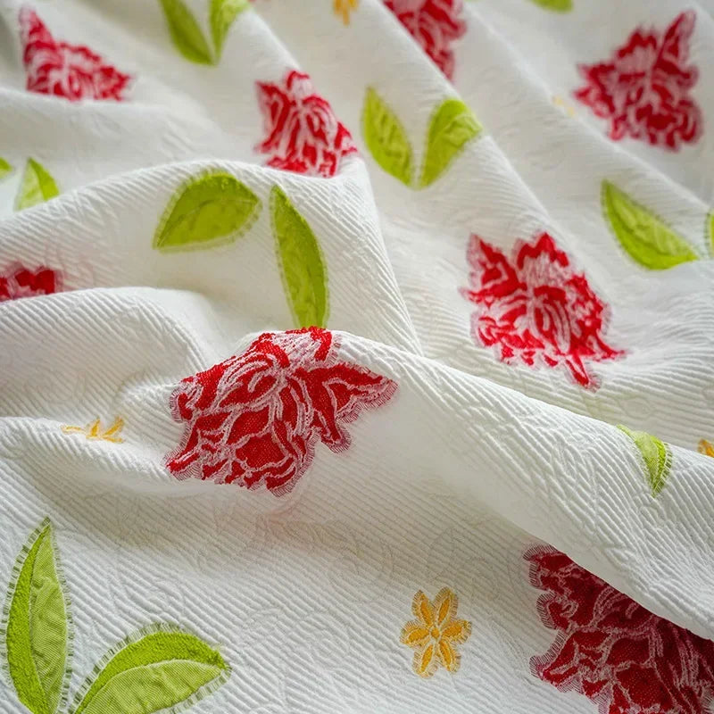 tissu polyester blanc floral largeur 130cm motifs roses gaufré traditionnel respectueux environnement