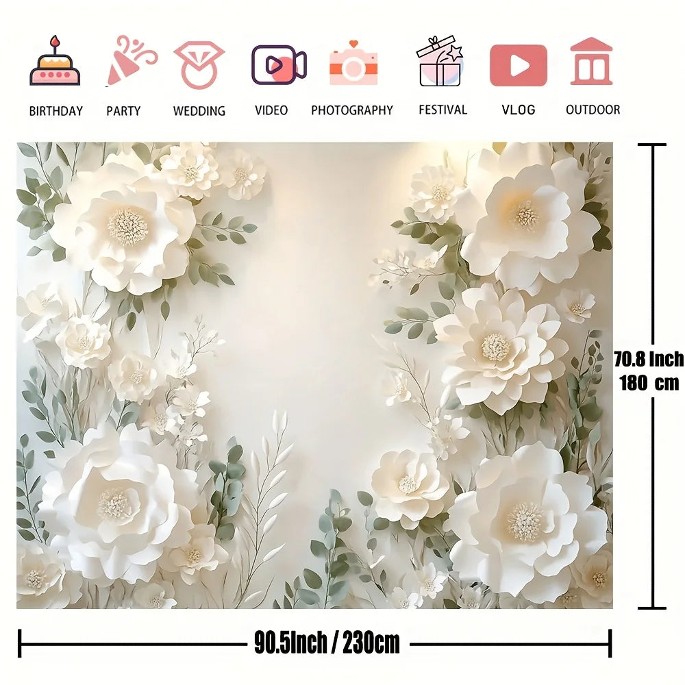 Détail des fleurs grappinées et feuilles vertes sur la décoration murale