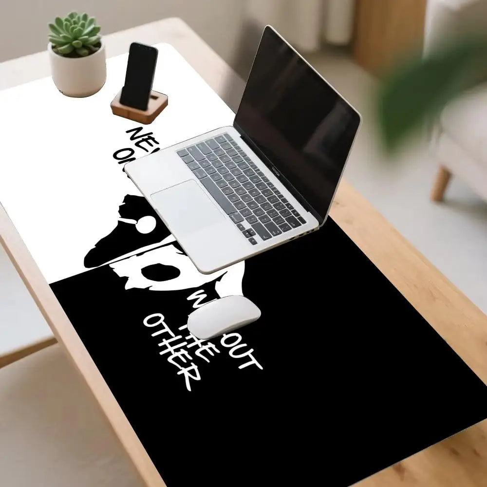 tapis souris gaming graphique moderne masque visage NEVER ONE WITHOUT THE OTHER blanc noir