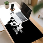 tapis souris gaming graphique moderne masque visage NEVER ONE WITHOUT THE OTHER blanc noir