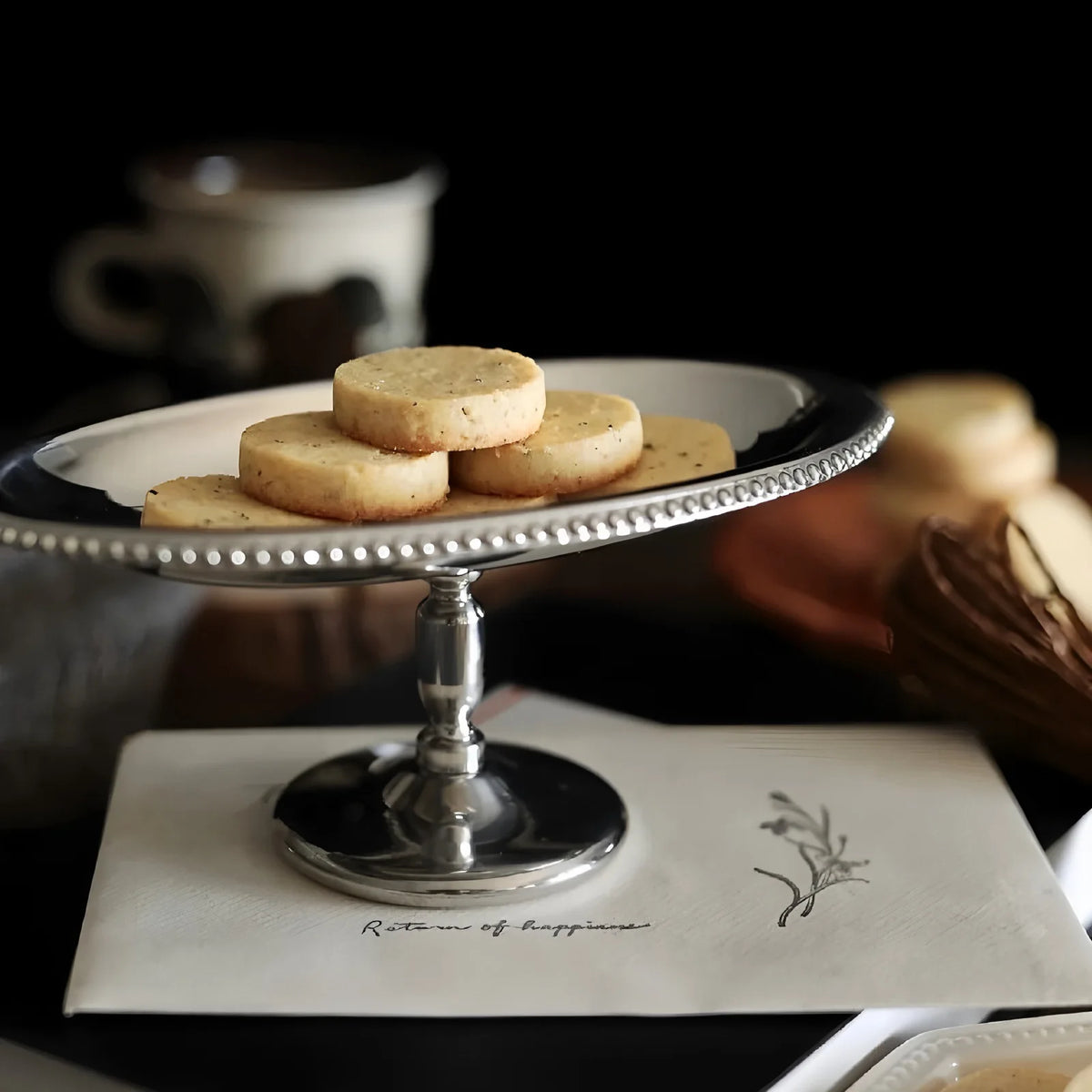 support gâteaux argenté texture classique festif mariage anniversaire célébrations table deco modernisée