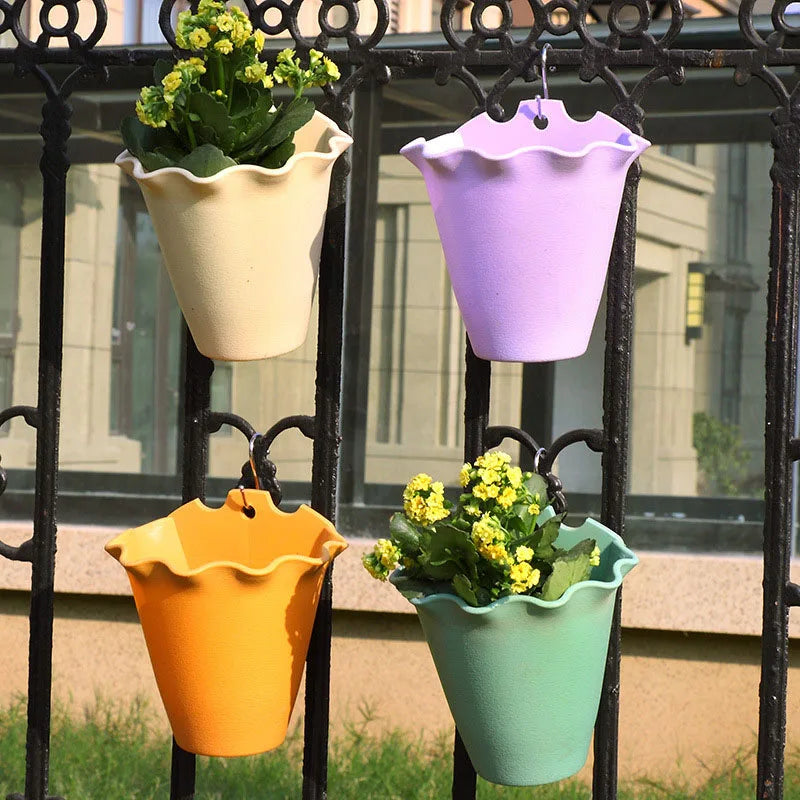 cache pot moderne fleurs artificielles texture cuir vert pastel rose orangé bleu crochets métalliquesintérieurextérieurdecoratifplastiquebeige
