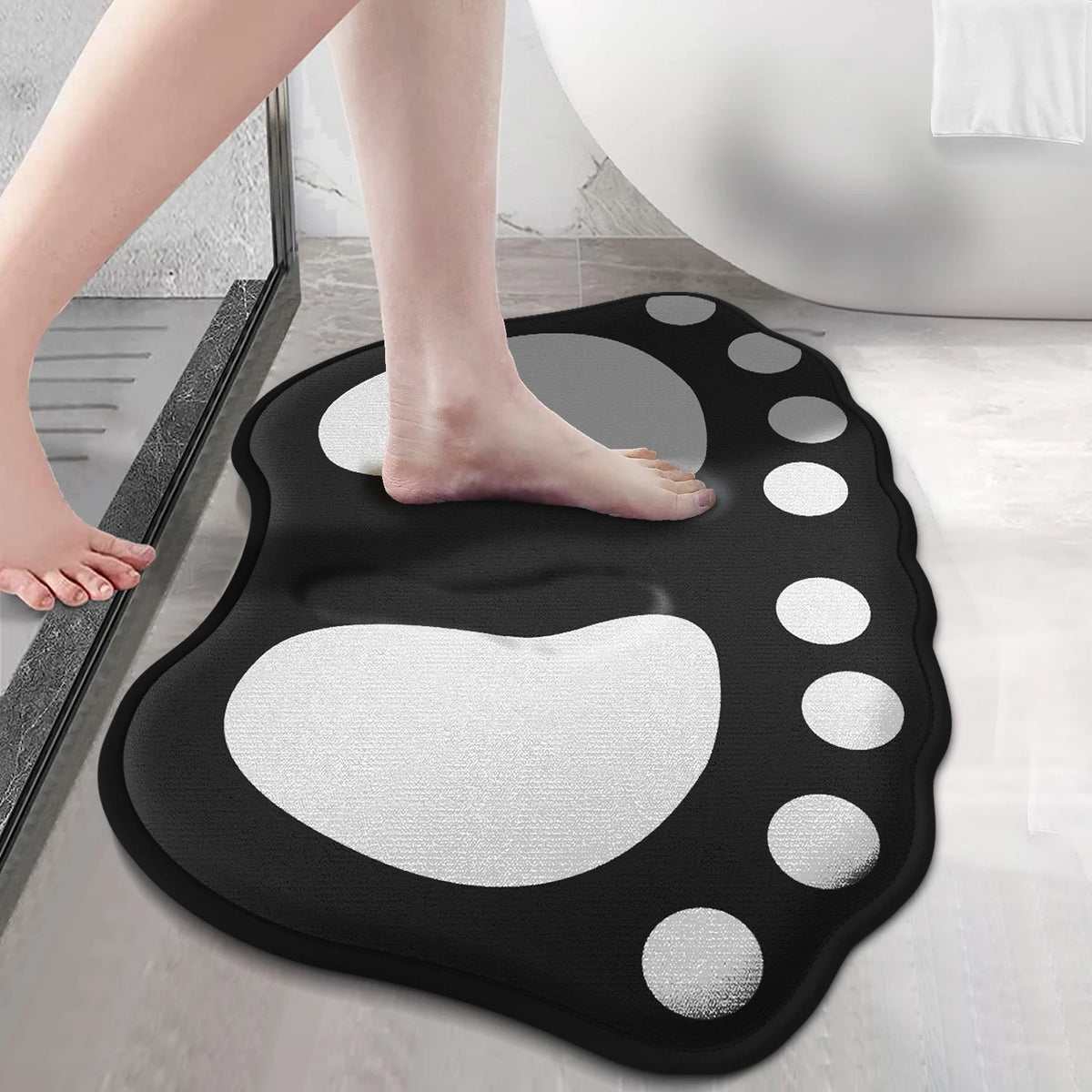 tapis bain antidérapant motif empreinte pied texture velours noir gris décoratif original