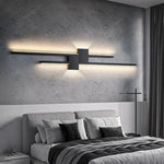 Applique murale LED moderne en fer avec abat-jour blanc dans une chambre