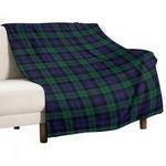 Couverture tartan moderne bleu et vert sur canapé