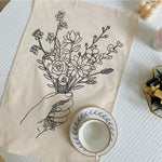 décoration murale tissu vintage rectangle motifs floraux tulipes nappe serviettes décoratives minimaliste