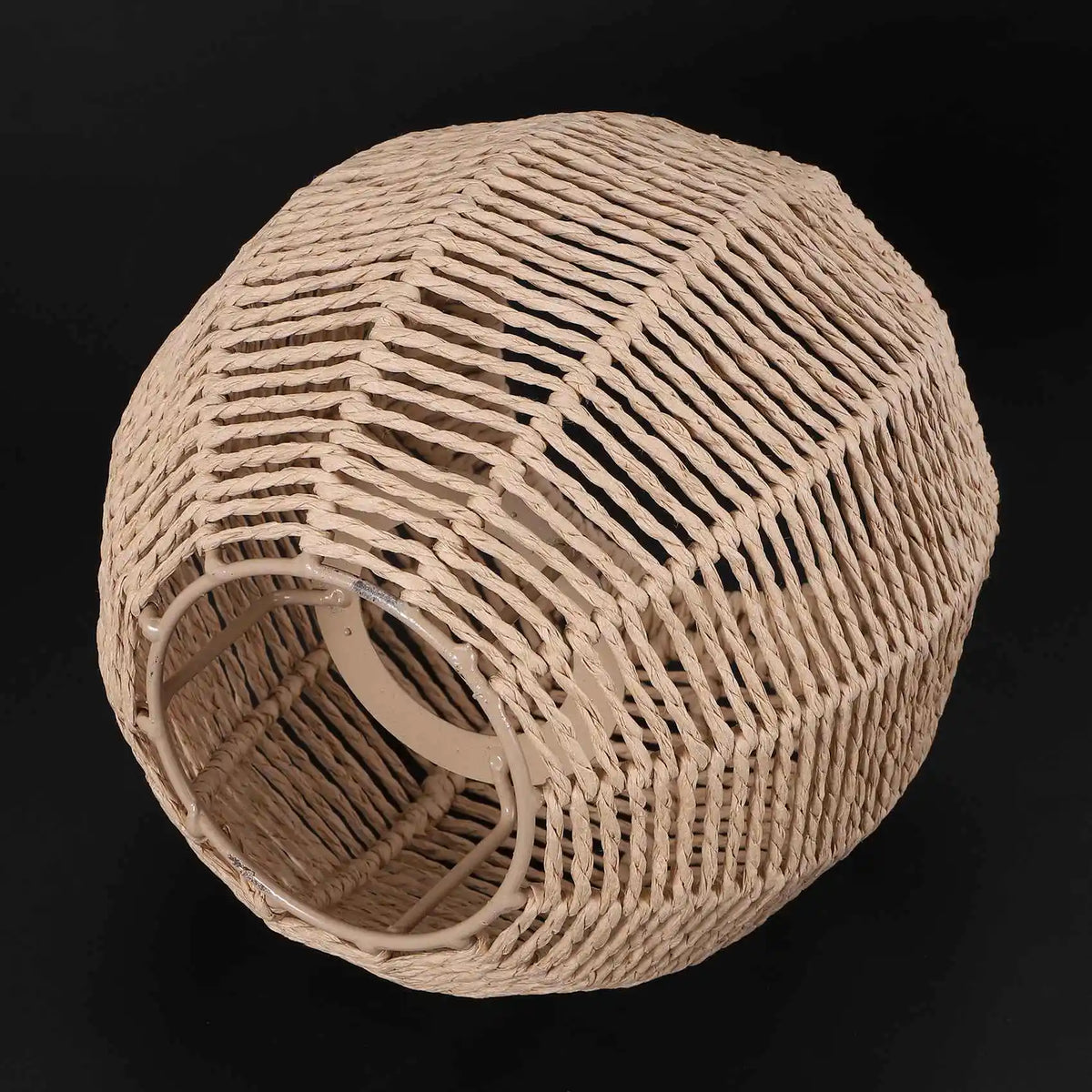 abat jour tissé rattan motif géométrique rustique opacité beige clair anneaux central lumière artisanal