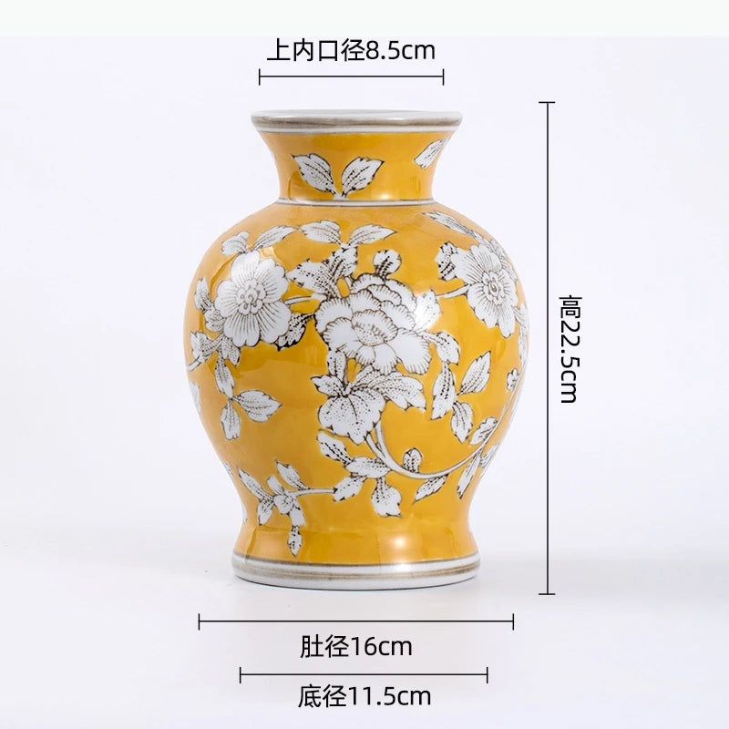 vase table fleurs blanches fond rose vase jaune classique opacité