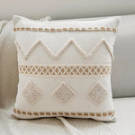 coussins décoratifs bohèmes motifs géométriques blanc cassé franges dentelle