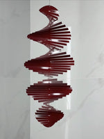 sculpture spirale moderne vert bleu rose or rayures horizontales crochets acier inoxydable
