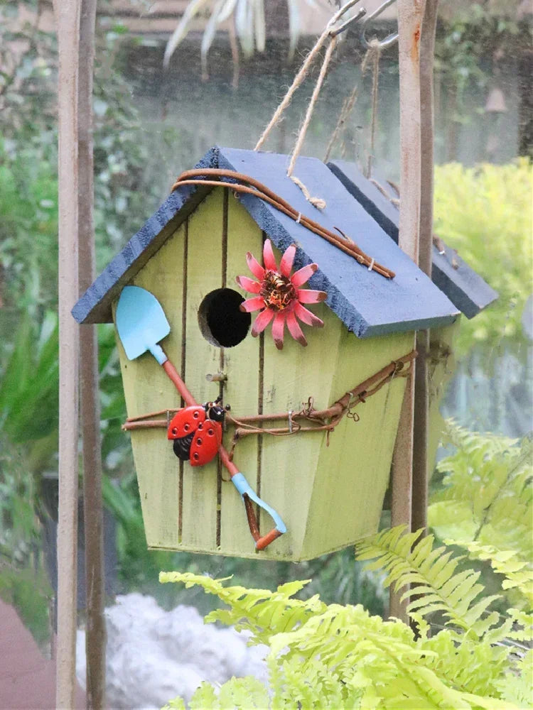 nichoirs oiseaux motifs floraux abeille coccinelle couleurs vives cordelette jardin balcon pastorale