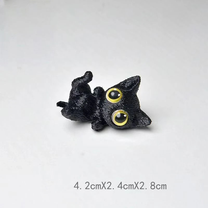figurines chats miniature résine noir blanc yeux jaunes brillants cartoon mignon décoration erotiquecollector