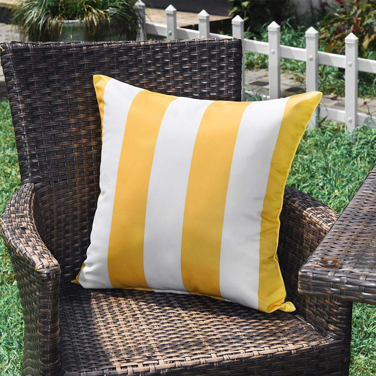 housse coussin extérieur imperméable rayures moderne canapé jardin fauteuil décoration polyester couleur unie