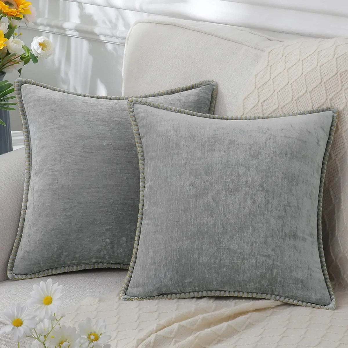 taies d'oreiller décoratives chenille velours moderne zippées imprimés géométriques couleurs variées maison hospitalière
