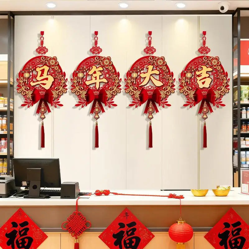 décoration murale rouge artisanale ornements floraux nœuds décoratifs papier découpé lettres dorées pompons festive