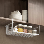 rangement suspendu métal grille blanc noir minimaliste modernes assiettes serviettes vêtements plastiques contenants grains