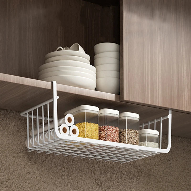 Panier suspendu métal noir sous armoire cuisine