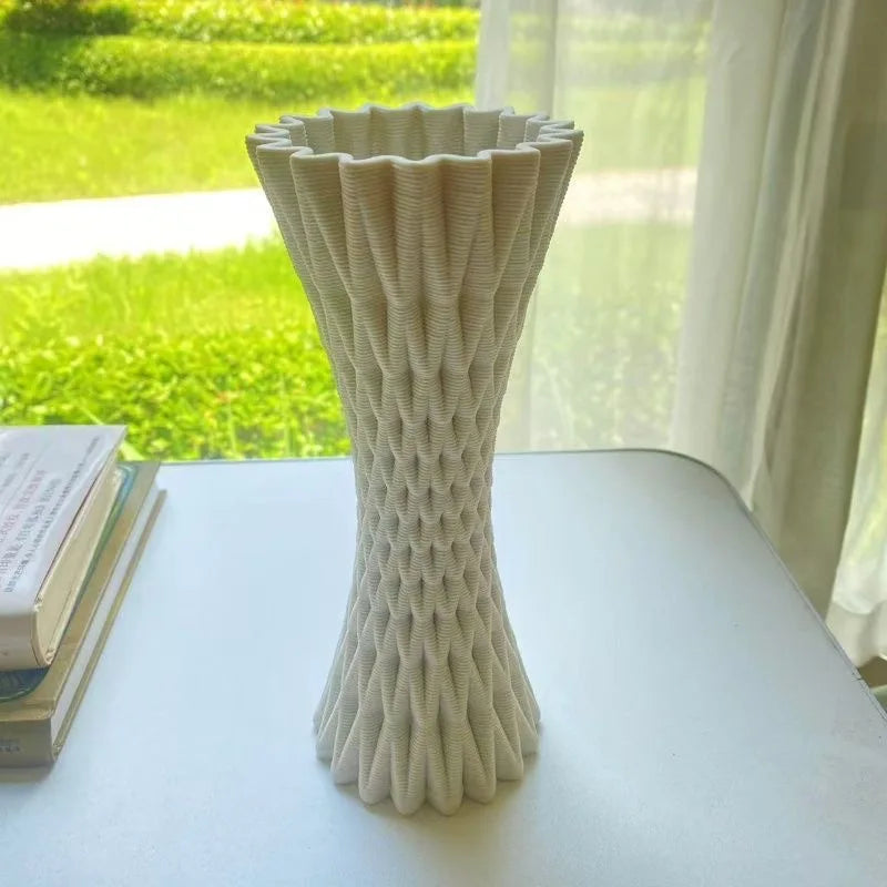 vase moderne blanc rayures fines porcelaine table arrangement floral accessoire maison minimaliste