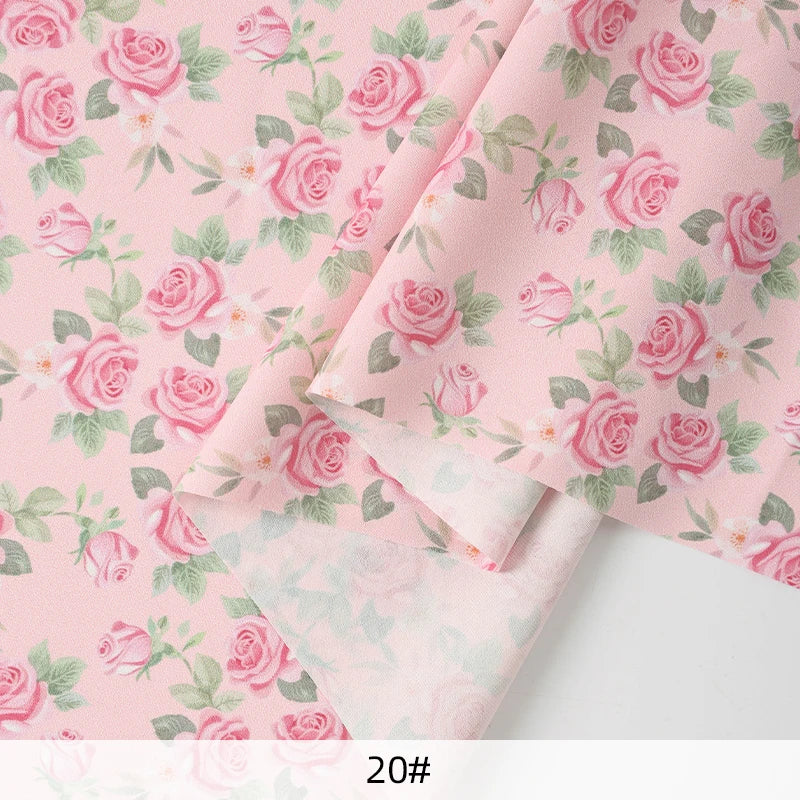 tissu mousseline polyester imprimé fleurs roses fond noir couture robe chemisier rideau diy
