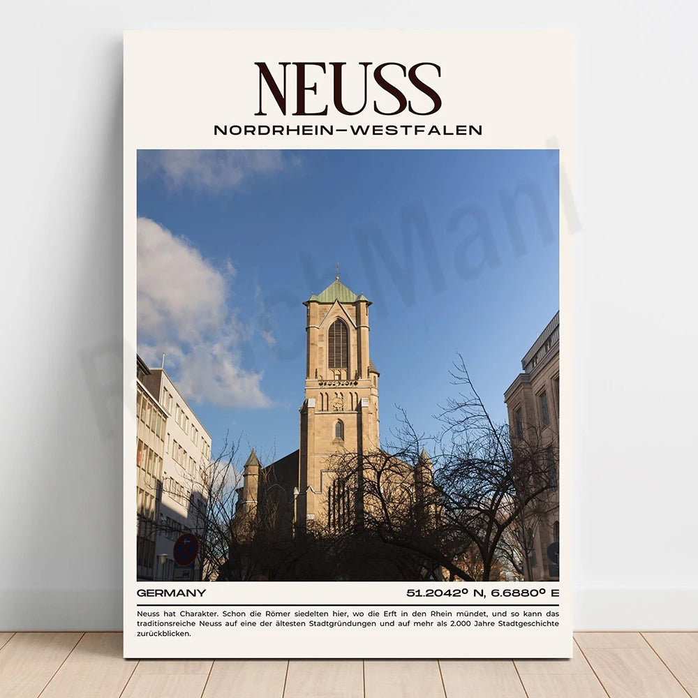 L'image montre une église emblématique de la ville de Neuss, en Allemagne, avec sa silhouette imposante et son architecture caractéristique. Le clocher se détache contre un ciel bleu parsemé de nuages, créant une scène pittoresque qui capture l'essence de cette ville historique.