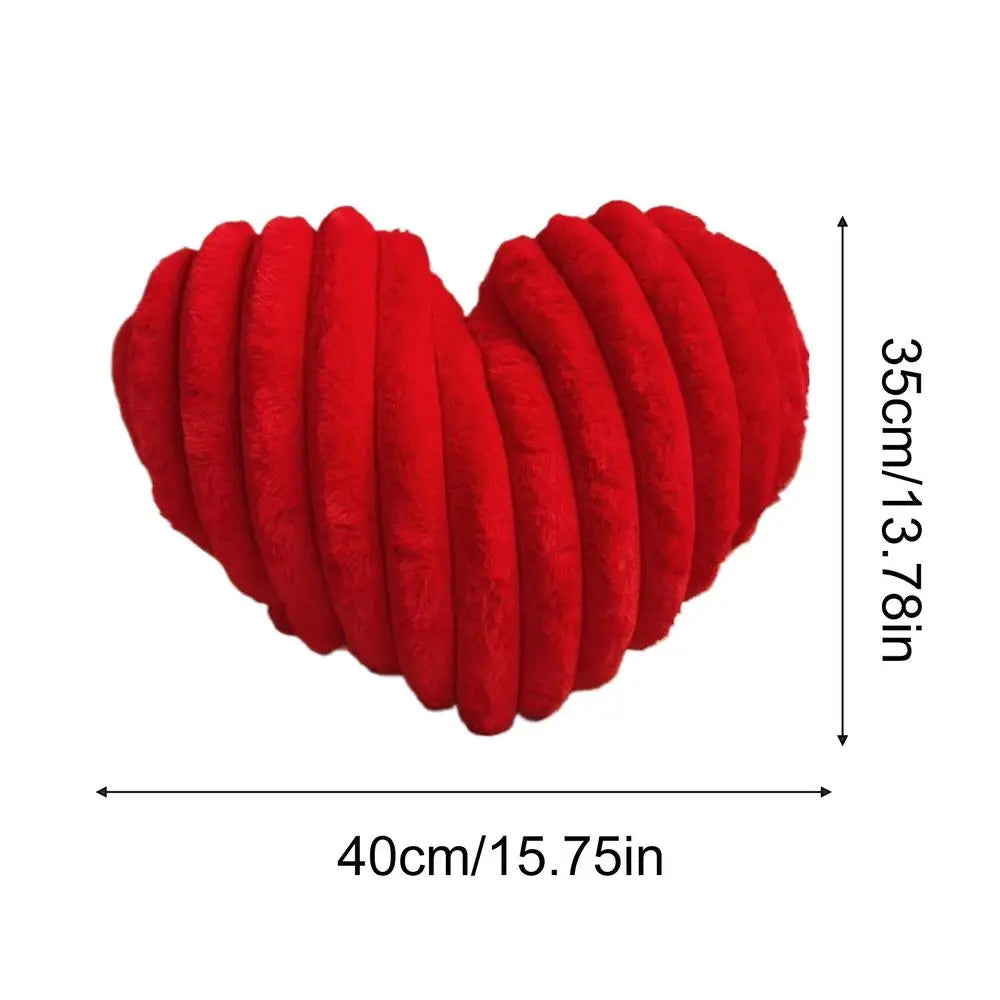 coussin forme cœur texture fourrure couleur blanc rouge moderne doux salon chambre coucher
