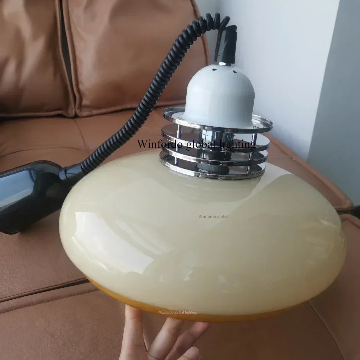 lampe suspendue moderne beige noir tringle câble flexible salon chambre restauranthôtel exposition