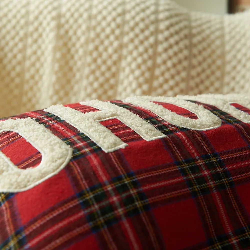 housses coussin décoratives noël motif tartan brodé rouge blanc traditionnel décoration intérieure