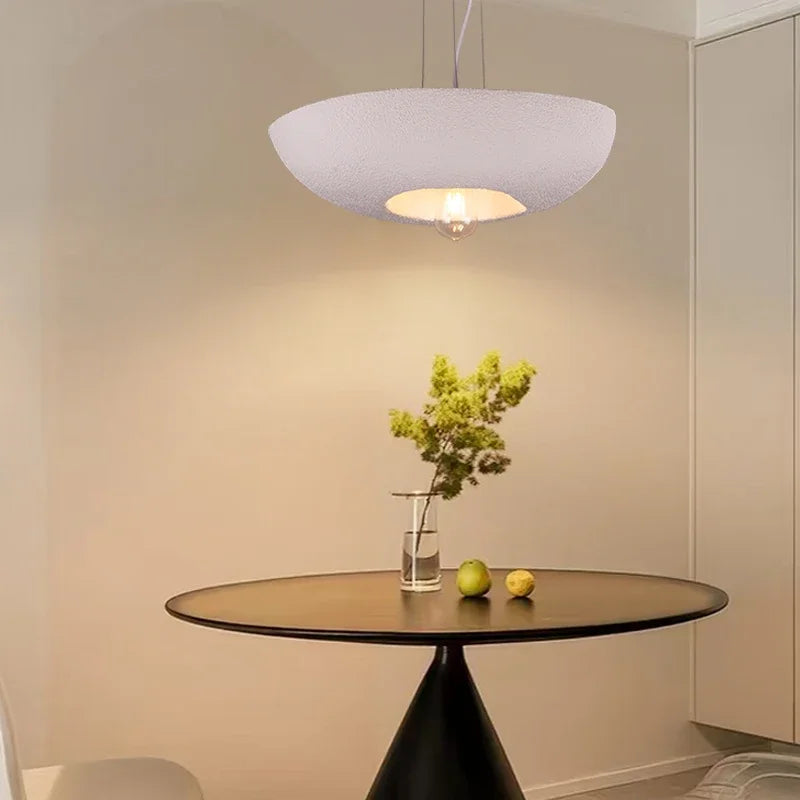 Suspension lumineuse moderne noir gris grains ciment opacité câble suspendu salon chambre