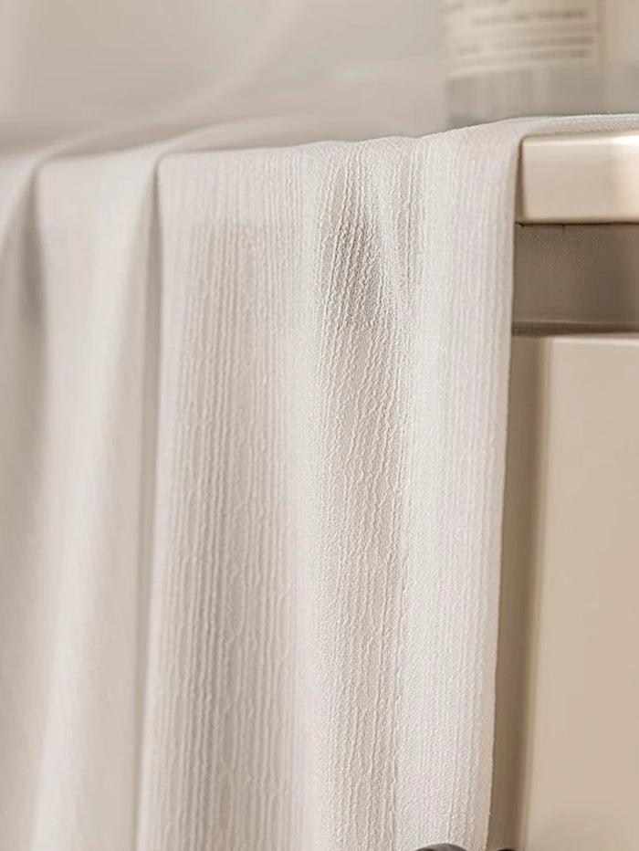 rideau voilage blanc cassé texturé semi transparent scandinave minimaliste bohème tringle métallique deco chambre