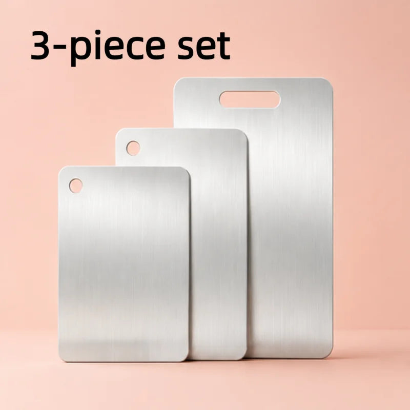 planche découper argentée moderne lisse poignée intégrée minimaliste inoxydable durable cuisine