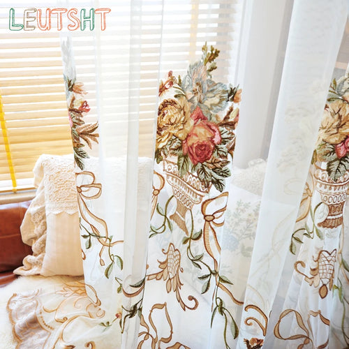 rideau voile tulle brodé fleurs motifs romantiques décoration salon maison moderne blanc beige