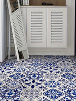 papier peint auto adhésif bleu blanc motifs géométriques ornements floraux carreaux décoratifs pvc artisanal