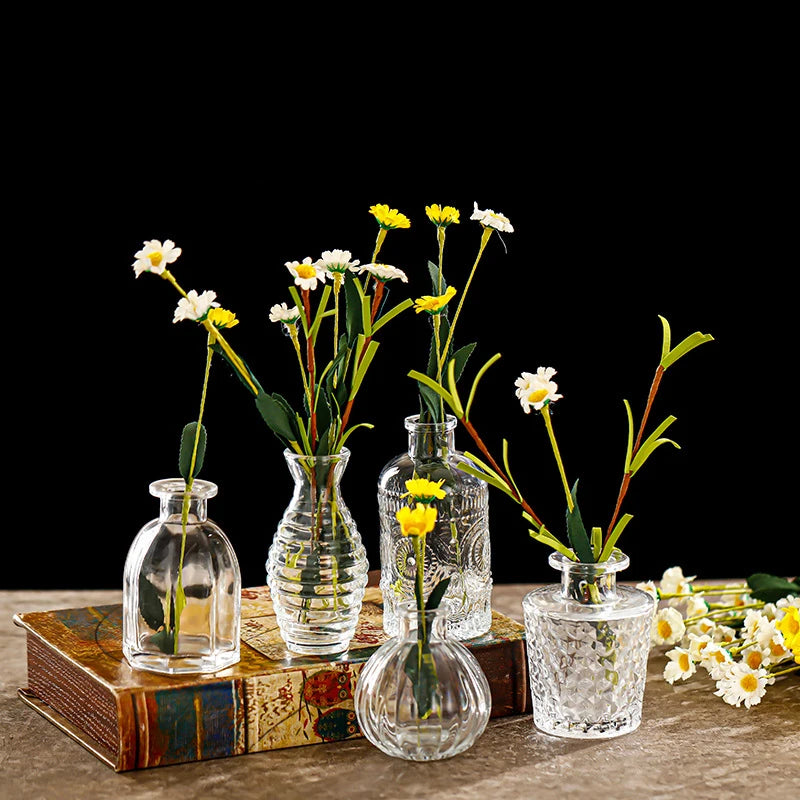 petit vase verre transparent rayures verticales fleurs artificielles décoration maison