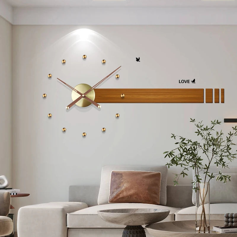 Détail de l'horloge murale luxe avec aiguilles fines