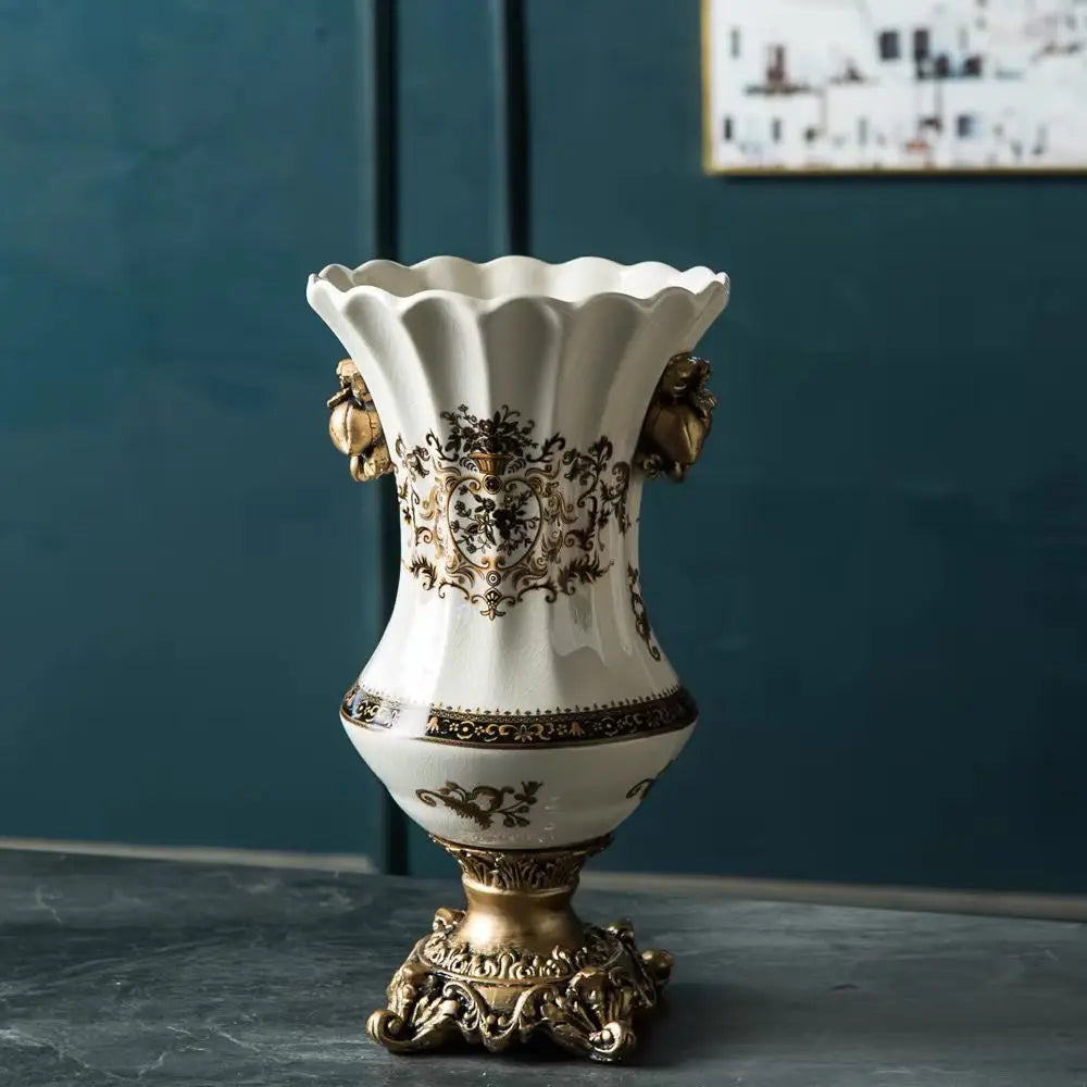 vase classique blanc papillons ornements floraux baroque céramique table decoration fleurs doré